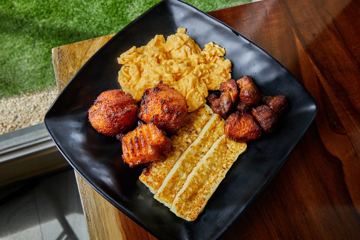 Mañana 10 de noviembre nuestra sucursal de El Cangrejo estará abierta en horario de 8:00 am a 5:00 pm, San Francisco cerrada. 

Tendremos carta especial de nuestros desayunos panameños:
Tipico + café: $11
Interiorano + café: $11
Fonda + café: $9.00