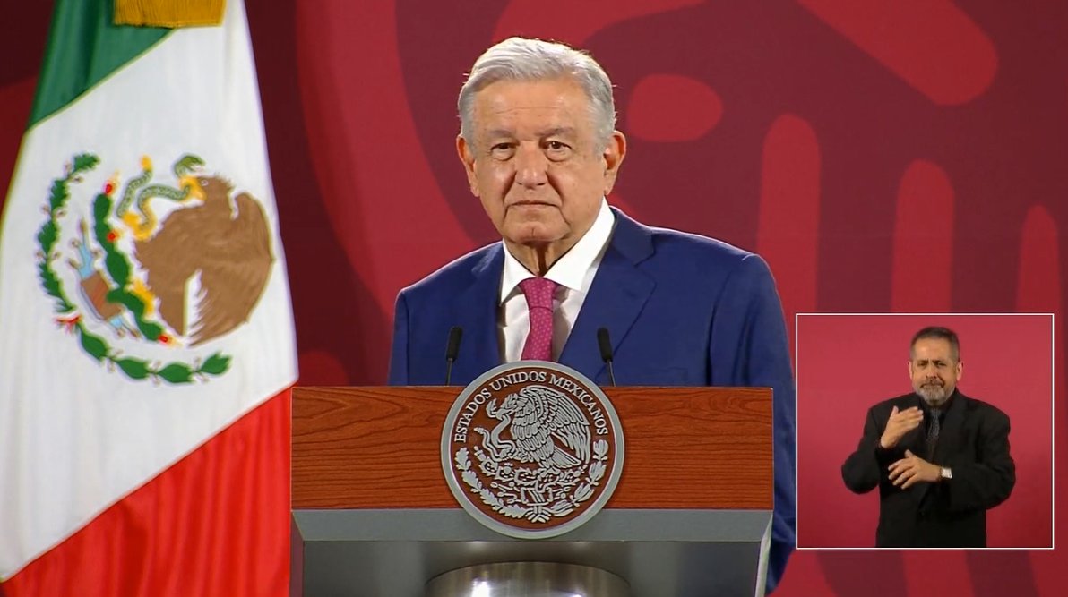El_Universal_Mx's tweet photo. 🔴 Pese a que fue opositor y pudo haber acumulado mucho dinero, AMLO señala que solicitará su pensión.  "Yo soy Presidente y tengo que pensar en que voy a solicitar mi pensión del ISSSTE y la voy a ir llevando porque no tengo dinero". #LaMañaneradeAMLO 

https://t.co/DER6nDTFO2 https://t.co/NSl2fRqnhh