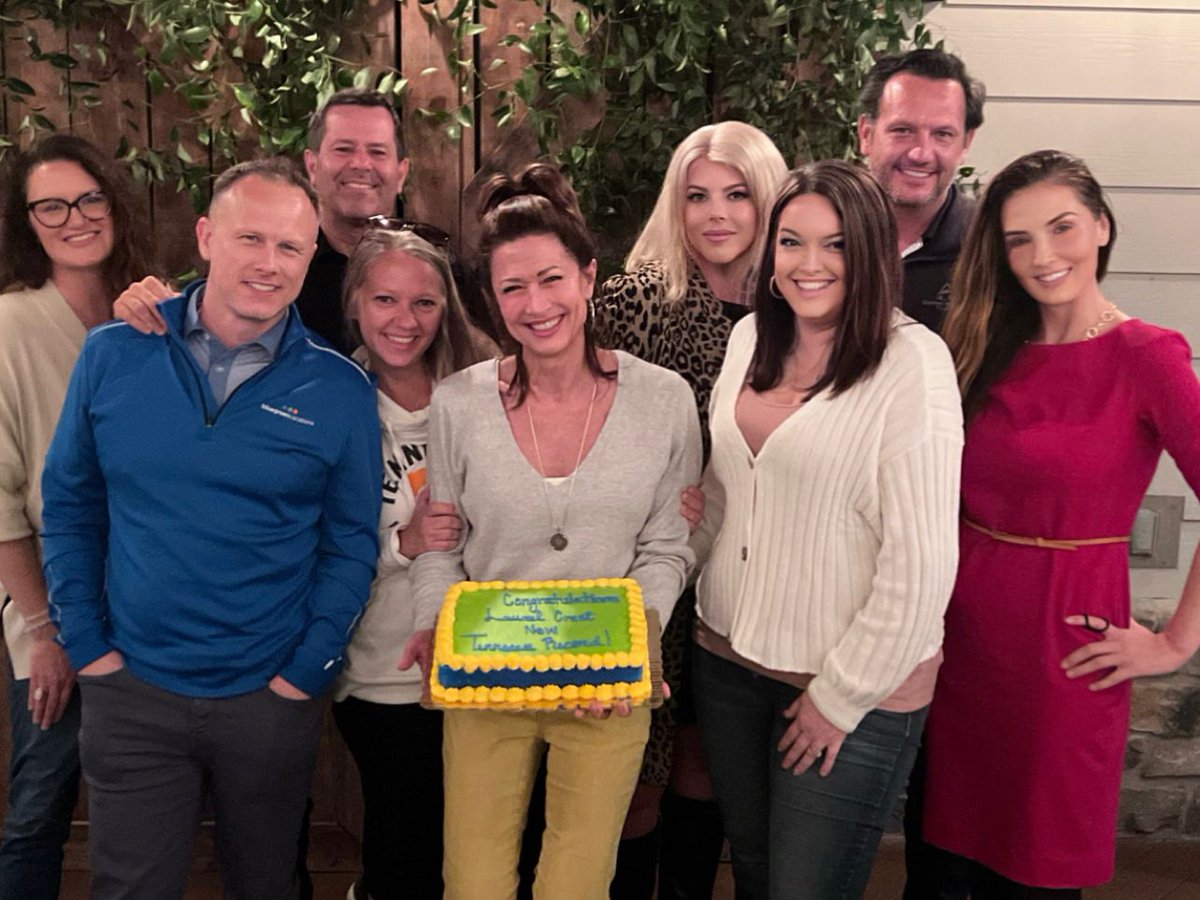 Huge congrats to the Laurel Crest Resort's sales, marketing, and business operations team for a RECORD BREAKING month! This accomplishment took the help of EVERY department! Great job to all the teams and leaders that made it happen! 

#laurelcrest #midwest #bluegreenvacations