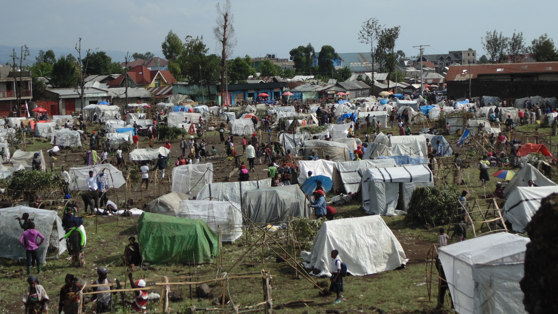 Campamento de desplazados de la casa salesiana "Don Bosco Ngangi"