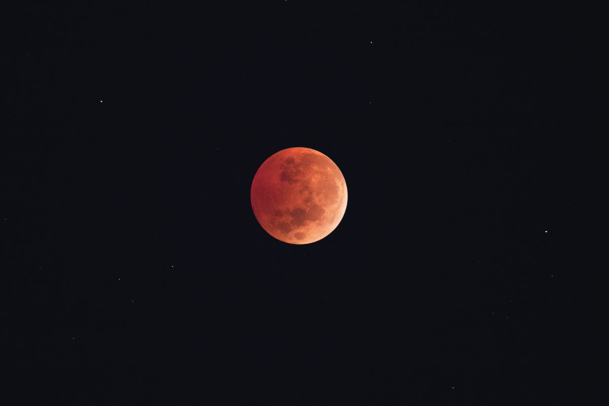 RASCNiagara's tweet photo. Yesterday morning's eclipse was great from Niagara. Here's a time lapse and a close up by our members. #eclipse #Moon #astronomy https://t.co/dHdyoOZYKK