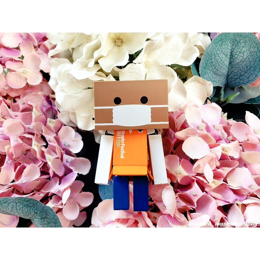 Aozora_volg's tweet photo. [　●　▲　●　]:Lying in the sea of ​​flowers and missing you...😶

#がしゃぽん #gashapon
#toyphotography #toystagram #toyart #arttoytu
#紙盒人 #紙箱人 #阿愣 #danbo #danboard #nyanboard #danbolover #ダンボー #ニャンボー
#danboardmini #wf2021
#開箱 
#flower #花 #花海 #sea https://t.co/TT8AW5z8Ht