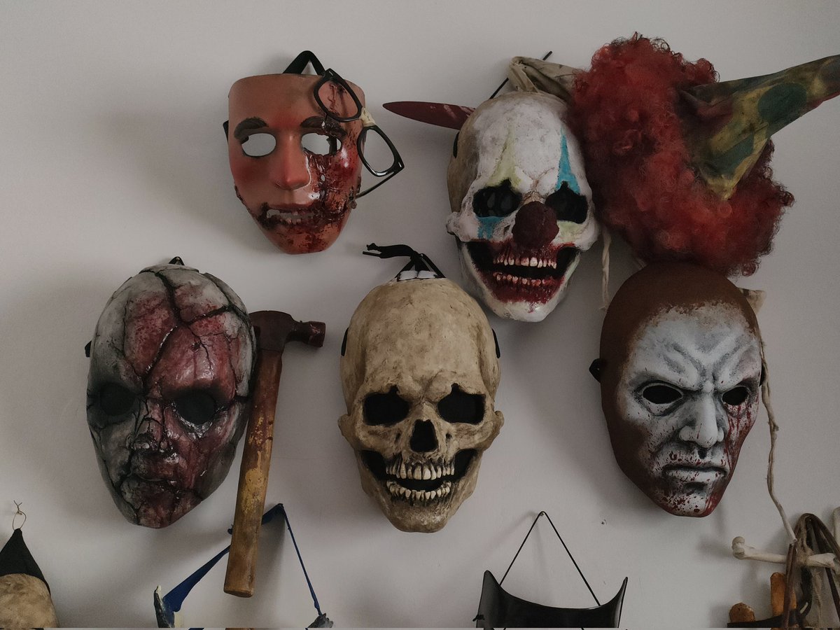 All my newest Masks i made 👀🐇

#mask #masks #himemade #resine #horror #horrorart #horrormask #halloween #horrorcostume #clowns #skull #splatter #fakeblood #fakeweapon #vhallart
