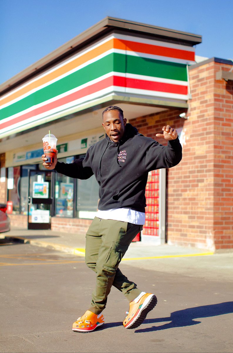 garrett_sears's tweet photo. @7eleven 🟢🟠

🤝

@Crocs 🐊 👀 https://t.co/gcScK7IV3I