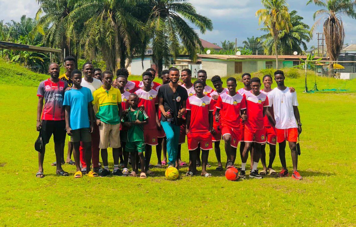medes4u's tweet photo. Golden moment. I truly enjoyed this one.
Together let’s learn practical ways to maximize performance through proper training, good nutrition and adequate resting periods.
Thank you Management of Team Move FC for the opportunity
#dRM
#TeamMoveFC https://t.co/0hr7QxqGQ4