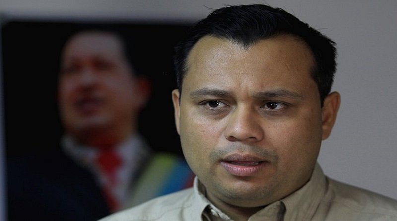 Este es el Diputado por  el Edo Falcón Andrés Eloy Méndez...Excelente diputado
Felicitaciones ¡!