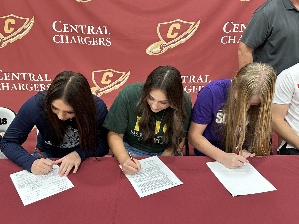 KCSB_Chargers's tweet photo. NLI Signing Day✅🎉
We are so proud of @izzycornell, @jaelyn_estes, &amp; @KirstenWilkin for the countless hours put in to reach this special day. Congratulations, Chargers! Thank you to our Charger Fans for joining us to celebrate!❤️ @KISDAthletics @LizRusso77 #CelebrateKISD https://t.co/5GRiYCMEYh