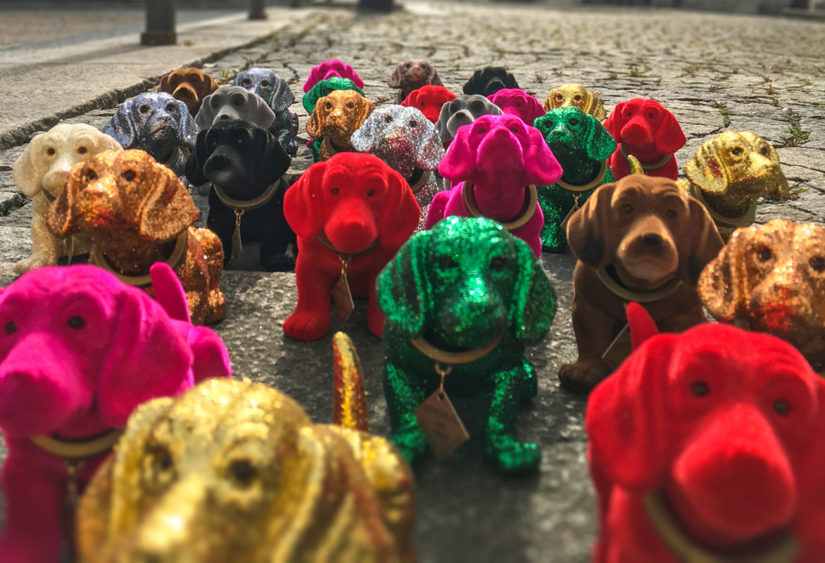 Go to an Art Museum Day is an unofficial holiday celebrated on Nov 9. It originated in the US but has since spread over the world, w/30,000+ museums participating in the event. Best part: there are great museum that cater to  dogs. Check 'em out bit.ly/3t2jisJ