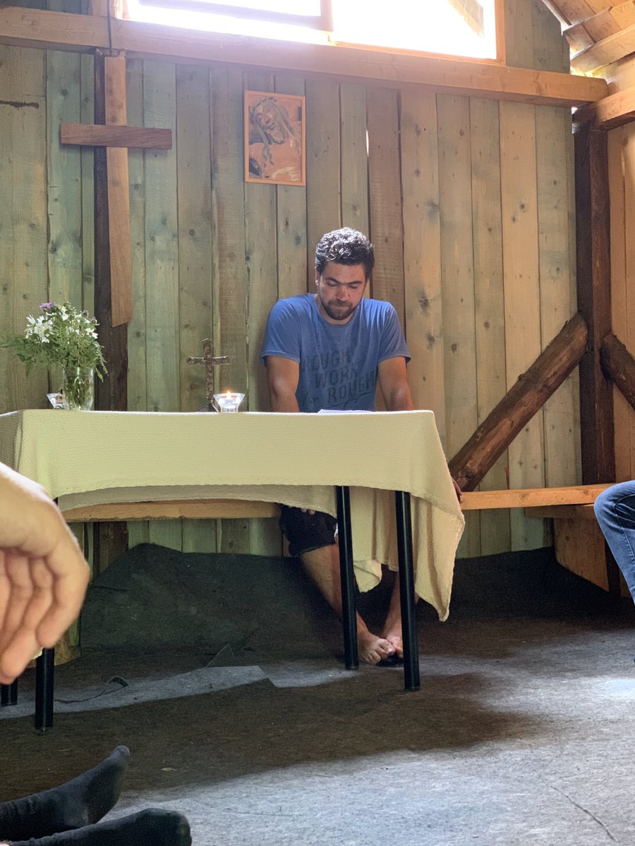 EverydayJesuits's tweet photo. 🇷🇴 în zilele noastre putem recunoaște multe provocări, tentații și #tensiuni care ne pot duce pe drumuri pe care nu le dorim. De aceea este pentru noi #important să învățăm să recunoaștem #vocea lui Dumnezeu care este prezentă în #viața noastră #cotidiană. https://t.co/I206QHG8SS