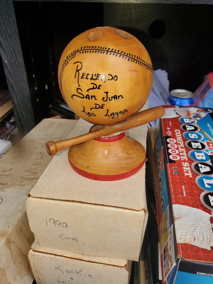 mwsss238's tweet photo. I picked this baseball pen/pencil holder up probably 10 years ago at a card show. The seller didn't know any history on it and my research has came up empty. Anyone out in twittersphere happen to know anything about it? https://t.co/LZfuis7TTv