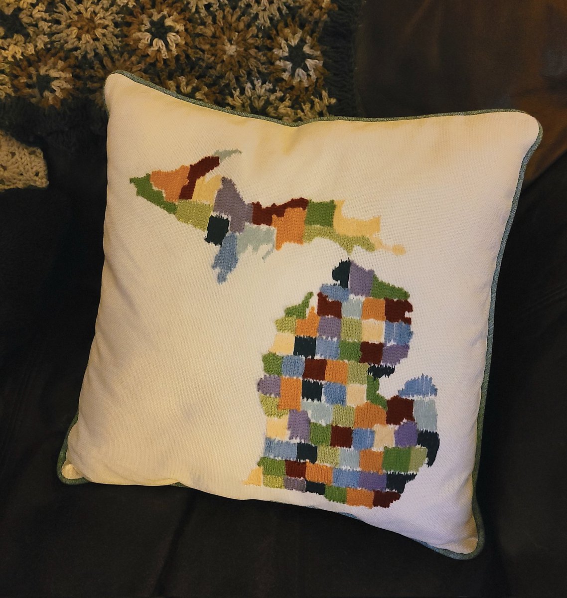 DydeeGirl's tweet photo. Michigan is blue! Thank you my fellow Michiganders! 🤗 🌊 #michiganelection #GretchenWhitmer #BlueWave2022 https://t.co/Vg7xeTnkZA