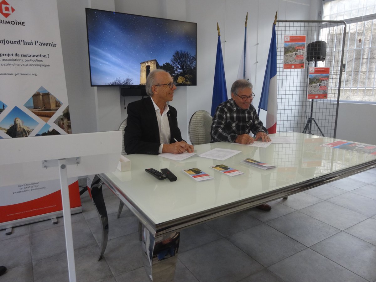 joncourj's tweet photo. Ce matin la @fond_patrimoine des #AlpesMaritimes et la Ville de #Cantaron ont lancé un appel aux dons pour la restauration de la mire astronomique du Mt Macaron, utilisée lors d'expériences sur la vitesse de la lumière. ➡https://t.co/h4Tfytv7PM https://t.co/4EP9SPID7H