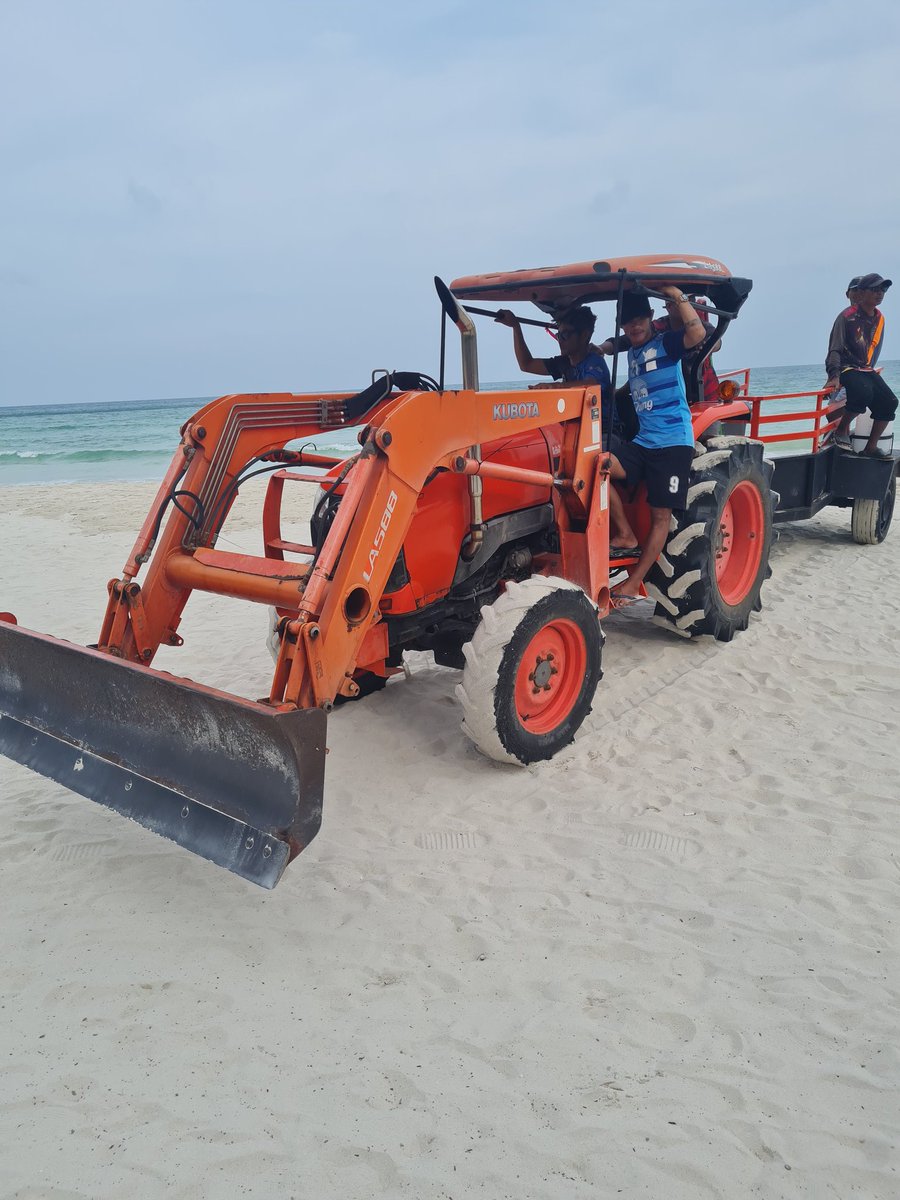 diegotarrat's tweet photo. La isla de Koh Phangan en Tailandia elige Kubota para la limpieza y mantenimiento de sus playas para que todos podamos disfrutar de nuestras vacaciones.

#kubota #topcon https://t.co/8RVsnPdMZs