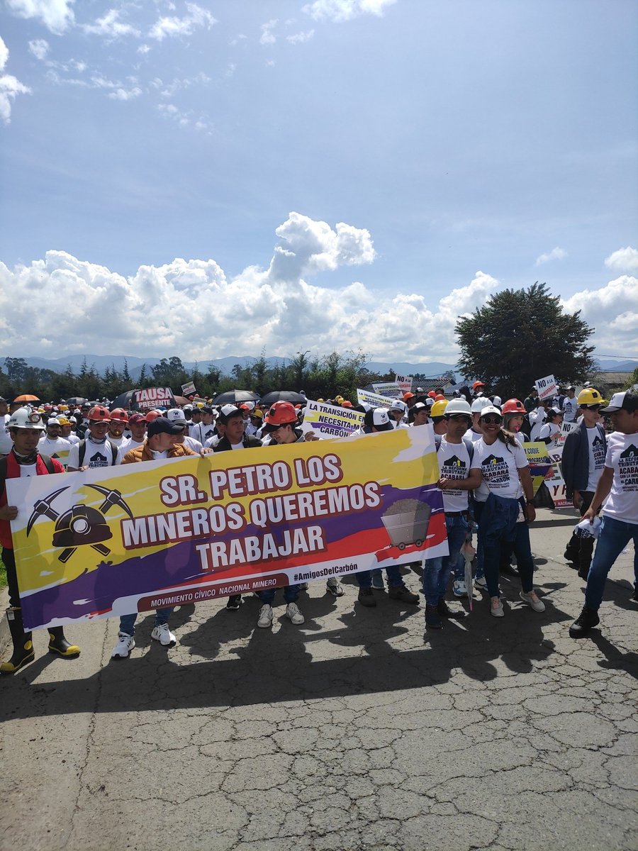 amigosdelcarbon's tweet photo. Sr. @petrogustavo los mineros queremos trabajar, del carbón dependen miles de familias y economías locales y regionales 

#SomosEnergía #OrgullosamenteMineros #DignidadMinera https://t.co/8S2VWCdokt