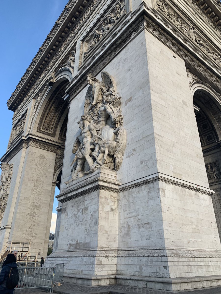 Ce soir l’#amicaledu27bca conjointement avec le #27bca prélèvera la #flammedusoldatinconnu pour célébrer la mémoire de tous les morts lors des 4 relais en Ht Savoie
