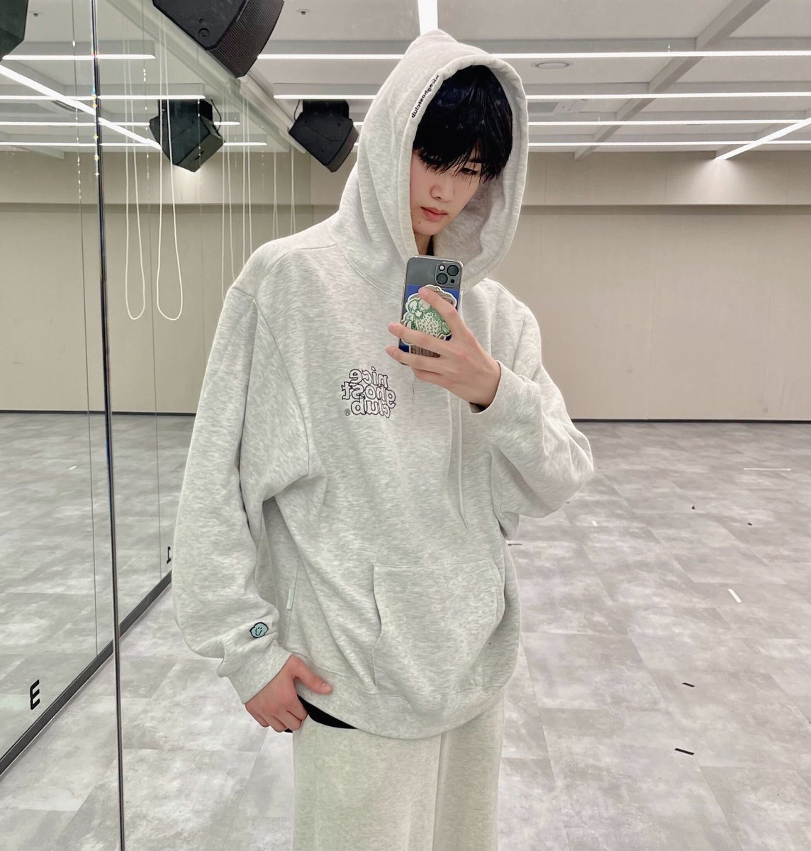 JOasakura_TH's tweet photo. [ 221107 | #THTForJO ]

(🐹📸)
วันนี้ผมเลือกใส่สีขาวล่ะ😯☃️

#あさくらじょう #JO #朝倉穣
#andTEAM #スッキリ #andTEAM_JO https://t.co/dfcsqEqKPV