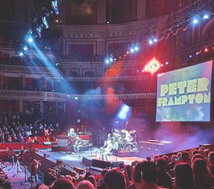 metalliville's tweet photo. Shooting @peterframpton @RoyalAlbertHall 8/11/22 #for #Metalliville #Zine
#peterframpton #royalalberthall #nightsbridge #London #concert #event #gig #uk #live #audience #photography #concertphotography #video #screen #drums #balcony #lastshow #peter #frampton #rock #classicrock https://t.co/IYwyi0HtUO