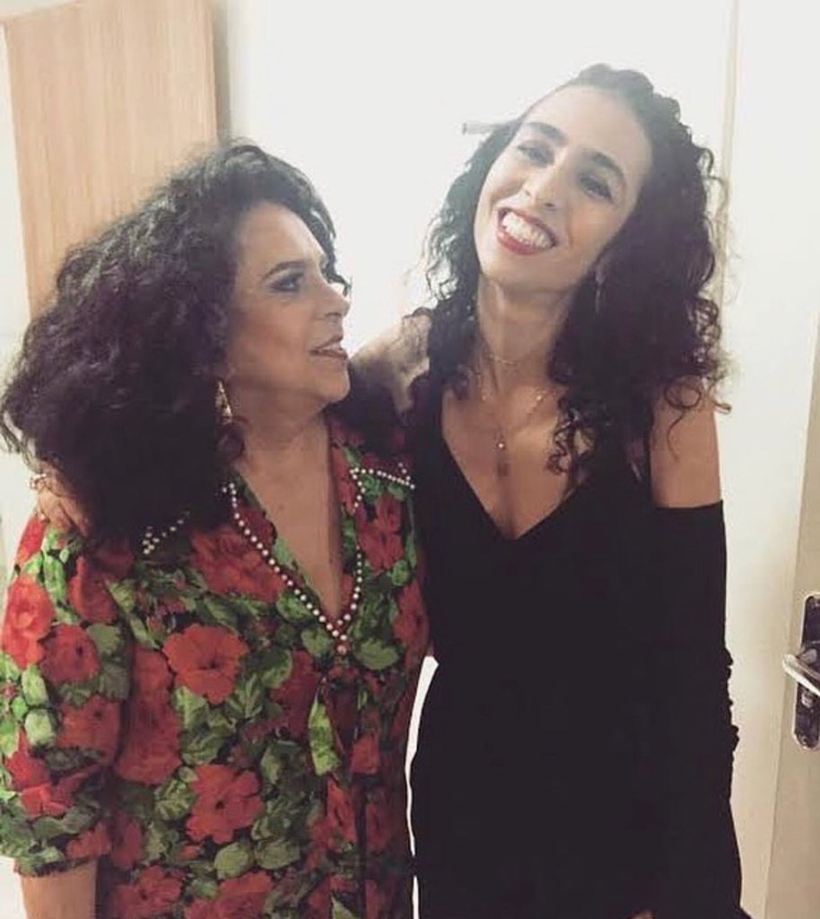 Que vazio, que silêncio na música brasileira💔 Sua voz é eterna dentro de todos nós. Obrigada por ensinar tanto! Gal, luz infinita.