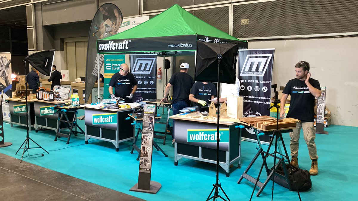 MakersEspana's tweet photo. Y aquí estamos preparando todo para hacer las demostraciones que hicimos durante @Eurobrico en el stand de @Wolfcraft_es 
#eurobrico #wolfcraft #herramientas #demostraciones #makersespaña https://t.co/6gZZapaniH