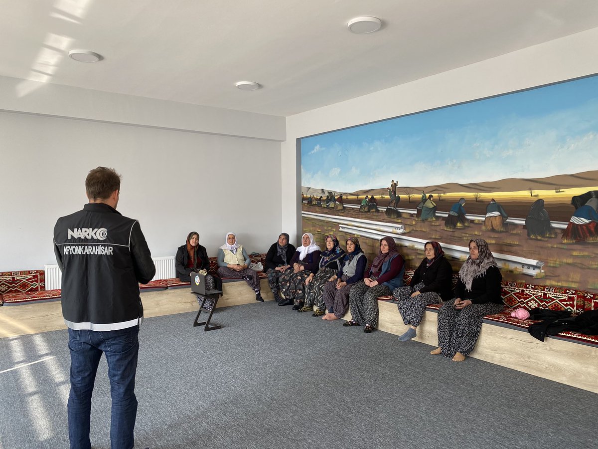 Kadın Kültür Evimizde bugün Narkotik Suçlarla Mücadele Şube Müdürlüğünde görevli Polis Memuru Yusuf BALTA tarafından “Narko Anne” eğitimi verilmiştir.     <a href="/kubrayigitbasi/">Doç. Dr. Kübra Güran Yiğitbaşı</a> <a href="/AfyonValiligi/">T.C. Afyonkarahisar Valiliği</a>