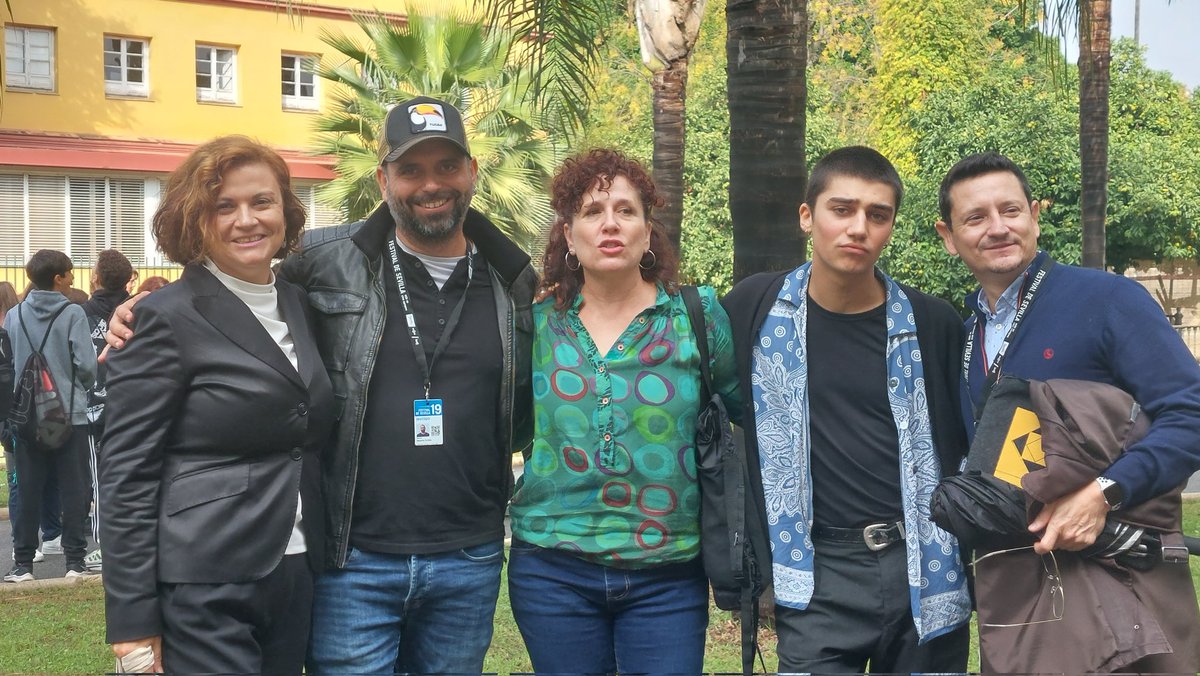 VICFANDRINO's tweet photo. Una manana irrepetible en #SEFF22 con @alexis_morante en #STARSMEDIA ante un público maravilloso disfrutando de #eluniversodeoliver . GRACIAS #cinefilosdelfuturo https://t.co/kDZ5F2HEaP