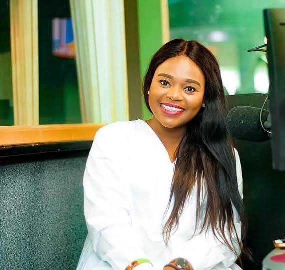WayneMilanzie's tweet image. The saddest part is that Pearl Shongwe was not just a newsreader, she was the vibe and she was irreplaceable.her energy and laugh was on another level. Ever since she left #TheMorningFlava the sports quiz hasn't been the same,
#RIPPearlShongwe
#TheTouchDown