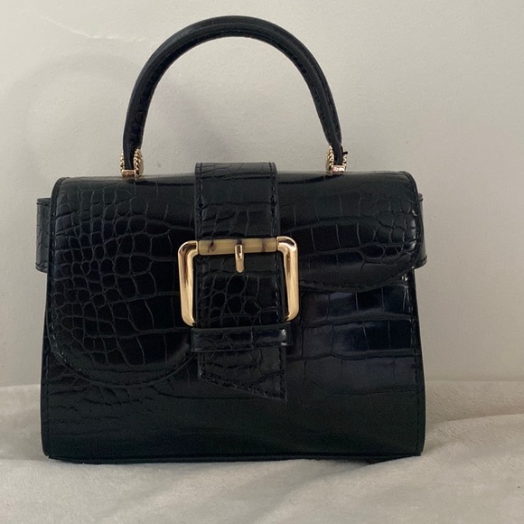 TALY880's tweet photo. So good I had to share! Check out all the items I'm loving on @Poshmarkapp #poshmark #fashion #style #shopmycloset #topshop #none #necessaryclothing: https://t.co/qrDtLRfhzW https://t.co/oWViw89zbz