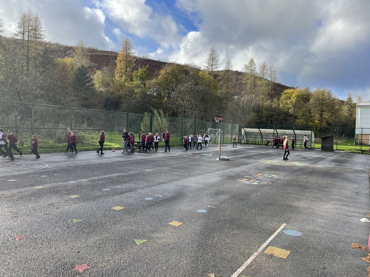 CymerPrimary's tweet photo. We enjoyed our daily mile today for ‘well-being Wednesday’ 🏃‍♀️👟 It was lovely to get out in the dry weather to exercise! ☀️ #CAPHealthandWellbeing #CAPOakclass #CAPchestnut https://t.co/arlAAZWhId