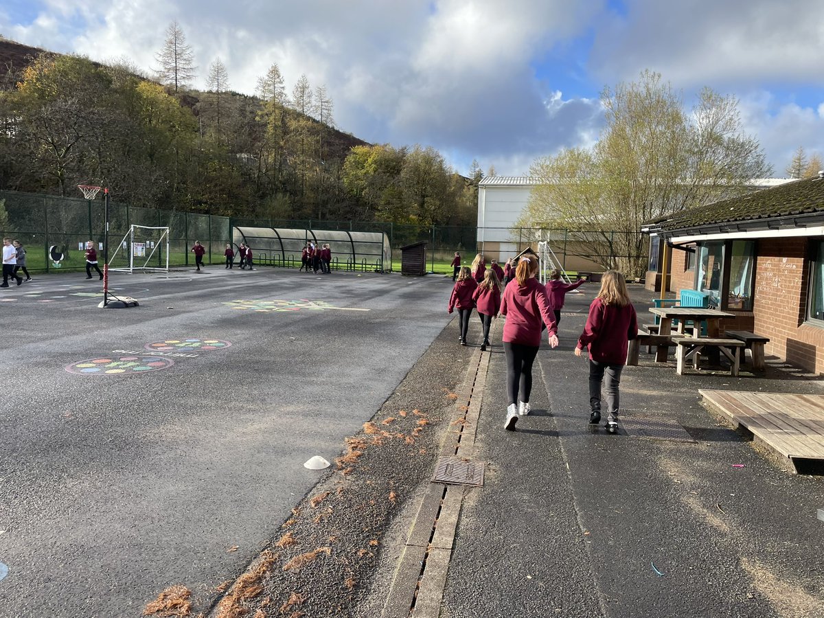 We enjoyed our daily mile today for ‘well-being Wednesday’ 🏃‍♀️👟 It was lovely to get out in the dry weather to exercise! ☀️ #CAPHealthandWellbeing #CAPOakclass #CAPchestnut