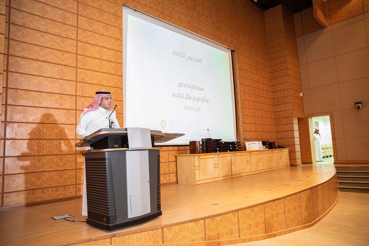 psau_edu_sa's tweet photo. سعادة رئيس الجامعة أ.د. عبدالرحمن بن هلال الطلحي ، يرعى الاحتفال بـ #يوم_الجودة_العالمي ويكرم ممارسيّ ومراجعيّ الجودة بالجامعة . https://t.co/w1MIFa74Og