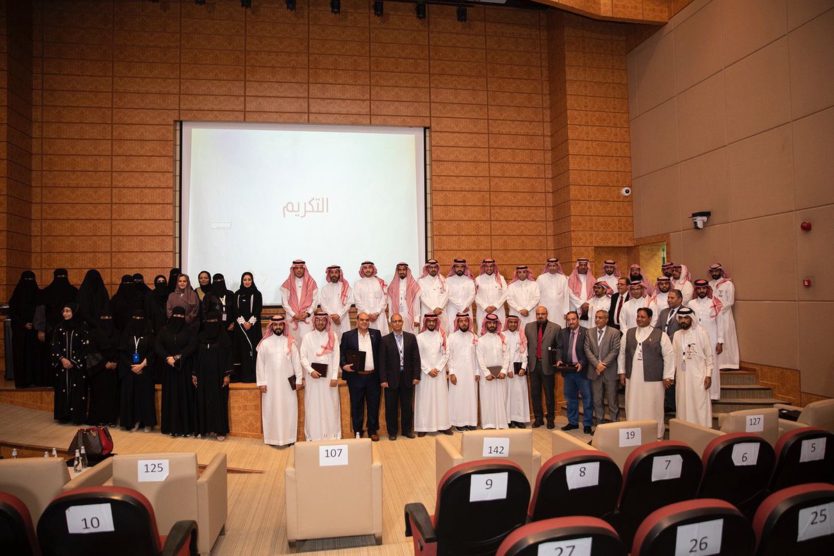 psau_edu_sa's tweet photo. سعادة رئيس الجامعة أ.د. عبدالرحمن بن هلال الطلحي ، يرعى الاحتفال بـ #يوم_الجودة_العالمي ويكرم ممارسيّ ومراجعيّ الجودة بالجامعة . https://t.co/w1MIFa74Og