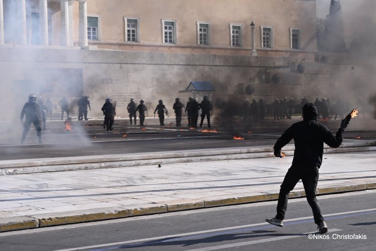 vatatzis4's tweet photo. Γι' αυτά τα κοπρόσκυλα πολέμησαν και πέθαναν οι ήρωές μας;
Βρείτε τους και χώστε τους μέσα. https://t.co/fDohOlOPNe