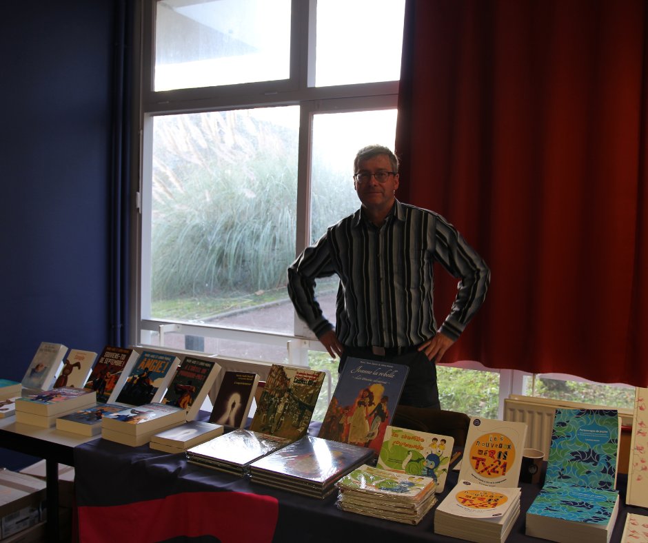 ins_ei_'s tweet photo. 😊La journée d’étude « Littérature Jeunesse et Handicap : Pour lire et pour grandir » se poursuit avec des ateliers et la présence de différents exposants et de la librairie de l'INSHEA !
#handicap #litteraturejeunesse #inshea #education https://t.co/VyX5hdRIIS