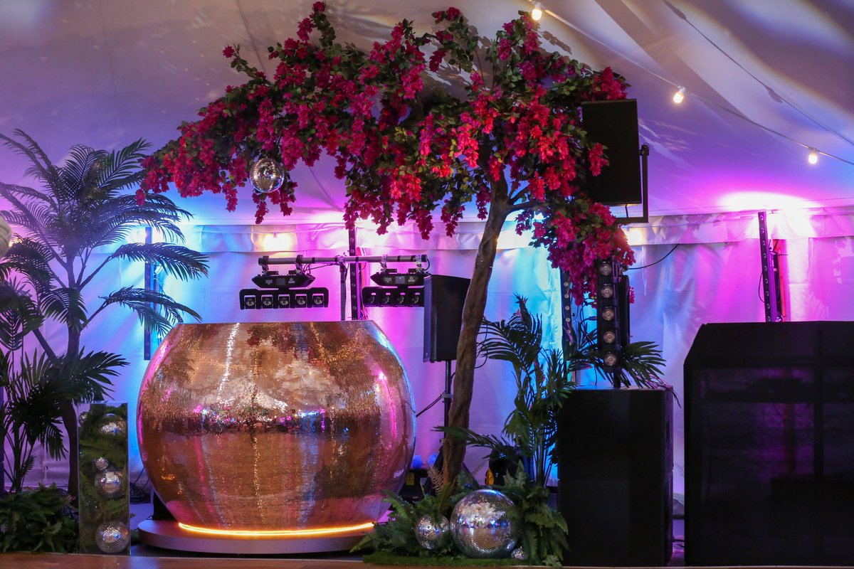 More_Production's tweet photo. 🌺💚TROPICAL DISCO 🪩🌴

Design planning &amp; management: @oasisevents 
Drape &amp; Theming: @moreproductionuk
Bar: @liquidbars 
Production: @TEC_oxford 
Marquee: Original Marquees
DJ booth: @mirrorballpaul 
Photography: @mediatog https://t.co/TwHOZGVnnp