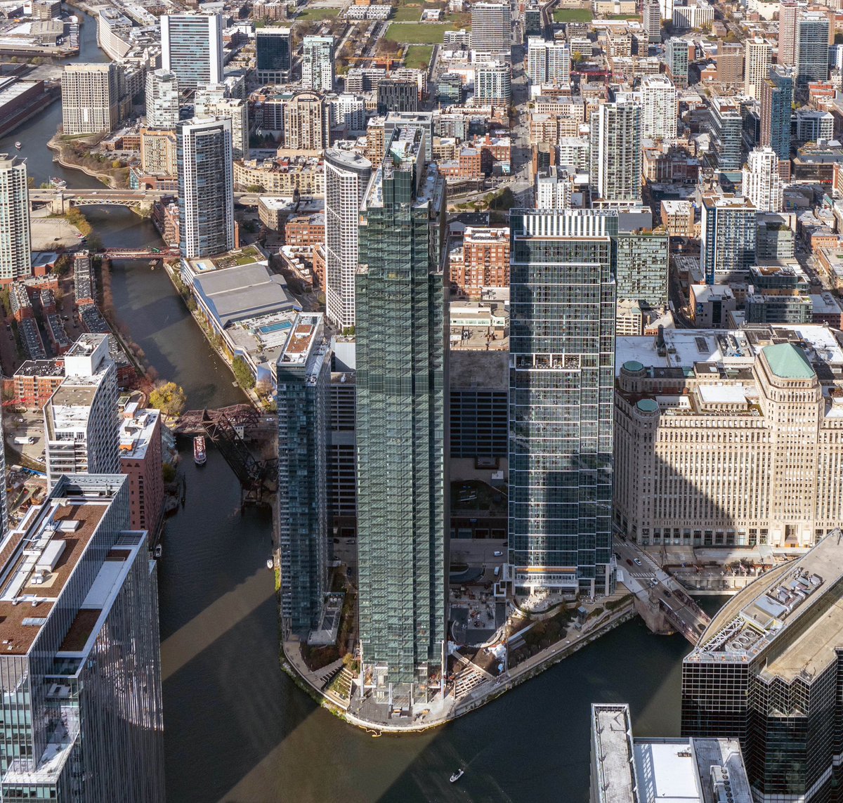 thebiggreenw's tweet image. Salesforce Tower Chicago, a perfect fit at Chicago’s Wolf Point. 

#WalshAtWork @Hines @PCPArch