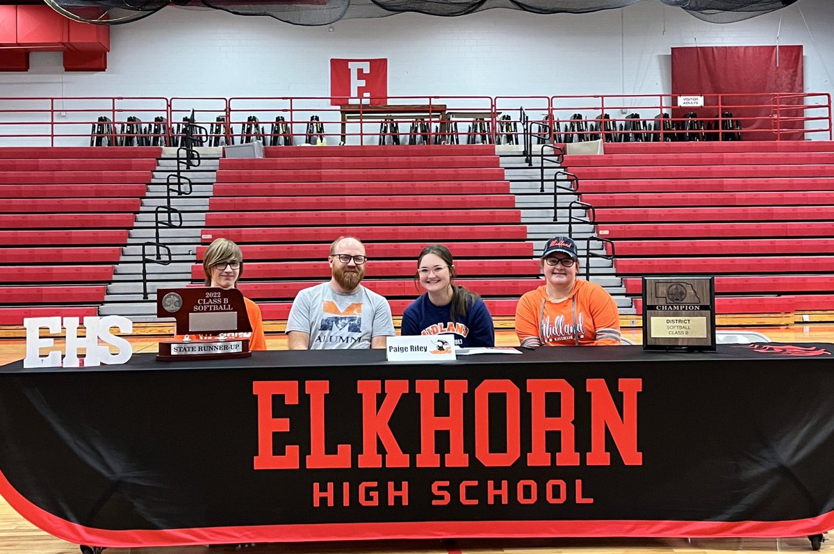 EHS_Activity's tweet photo. 🚨 2022 Fall EHS Signing Day 🚨

Congratulations Paige on committing to play softball and continue her academic studies at Midland University! @AntlerSoftball @MidlandUSB https://t.co/Fma3IVerfO