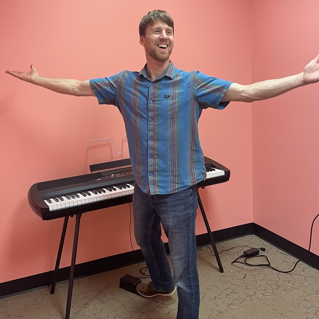 Here's Luke Chohany @ChohanyLuke demonstrating the studio-wide excitement about our new digs!

We're adding a few finishing touches this week and are excited to welcome everyone in - soon!!!
schoolofmusicaltraditions.com/2022/10/18/smt…