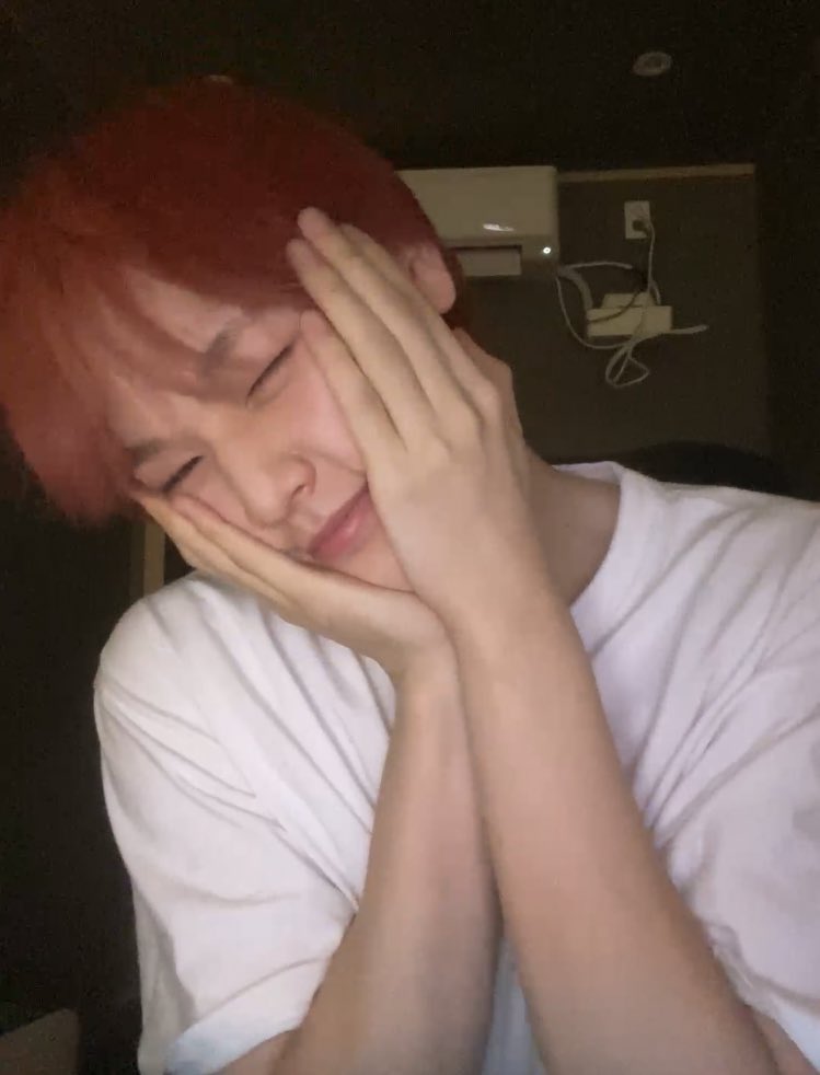 91wk16's tweet photo. 우리 사랑스러운 말랑잉 도현이 19번째 생일 
너무너무 축하합니다🎶🎂❤️

#도현이생일너무좋아서울을래요 
#BABY_DOHYON_19th_HBD https://t.co/9bqdBoegxC