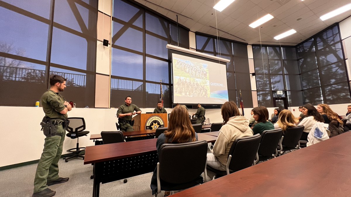 jeffcosheriffco's tweet photo. Always a treat to share how the JCSO serves our #Jeffco community. @WarrenTechJPS students stopped by for a visit today to learn more about law enforcement and to learn why we #DoGoodInGreen 😀
#CommunityEngagement #ServeAndProtect https://t.co/pU3Ff4wVAz