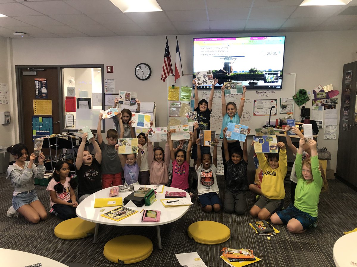HollowayLearns's tweet photo. Thank you @EduTechJedi for showing us that Yes We @canva !! The kiddos were so excited to get their nonfiction brochures in, so we took some time to re-celebrate our hard work today! #smithSTRONG #thirdgradeisthebestgrade @smithelem_Noel @ci_elem https://t.co/MEwg9v0DV1
