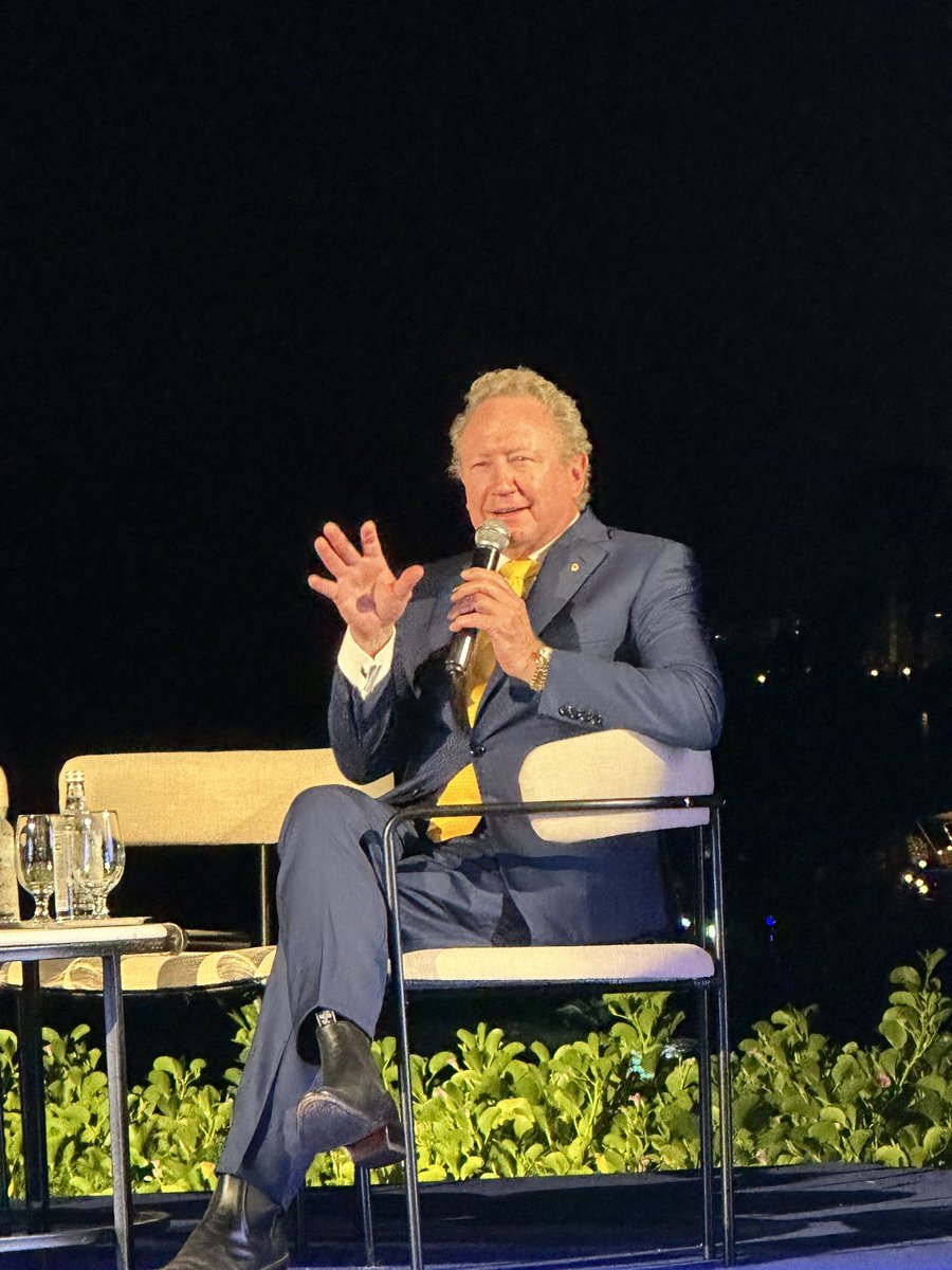 CoralVitaReefs's tweet photo. Oceans are the least funded Sustainable Development Goal - education is key to getting capital put into to solve key problems - Dr. Andrew Forrest @minderoo #COP27 @FPA2 #OceanInnovatorsPlatform #SDG14 https://t.co/EIOV68PiNU