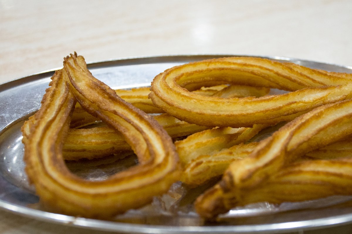 PasajeSev's tweet photo. 🙂🙃En #PasajeDos tenemos el secretito para comenzar una mañana + feliz!
Te damos una pista; comienza con -Chu y termina en -rros😋

📌 🤤Te esperamos para desayunar con nosotros en Av. Luis Montoto, 100.  #TDSGastro https://t.co/Ta7HGxOi6t