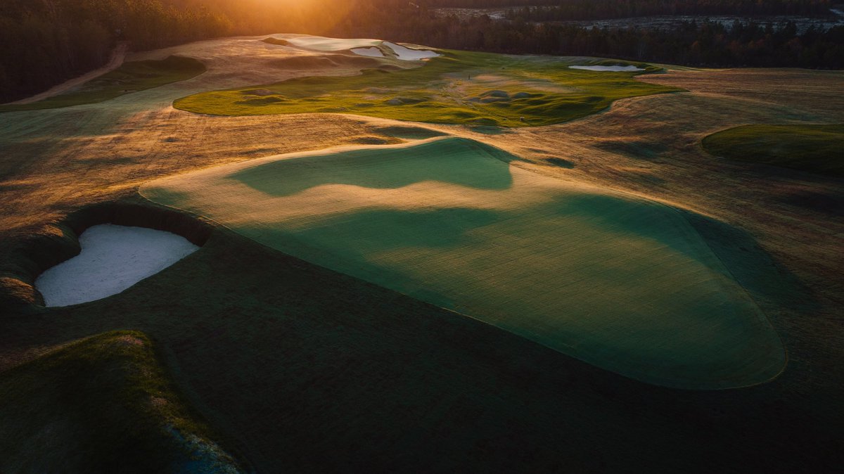 fried_egg_golf's tweet image. Dropped in @Old_Barnwell yesterday, nice to see @bschneider126 and @Dundee_Golf get a new project. They are bringing above ground funky features that will be unique in the area. This Aiken area club will have the 7 grassed holes open this winter and finish the remaining in ‘23