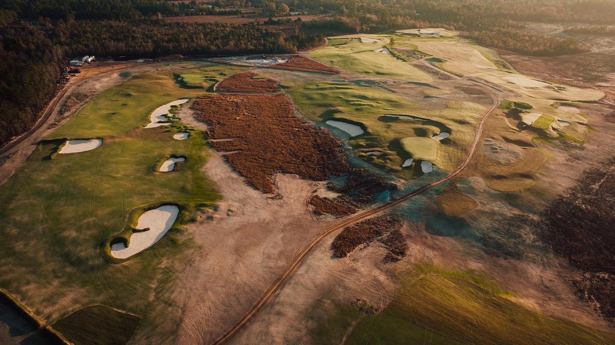 fried_egg_golf's tweet image. Dropped in @Old_Barnwell yesterday, nice to see @bschneider126 and @Dundee_Golf get a new project. They are bringing above ground funky features that will be unique in the area. This Aiken area club will have the 7 grassed holes open this winter and finish the remaining in ‘23