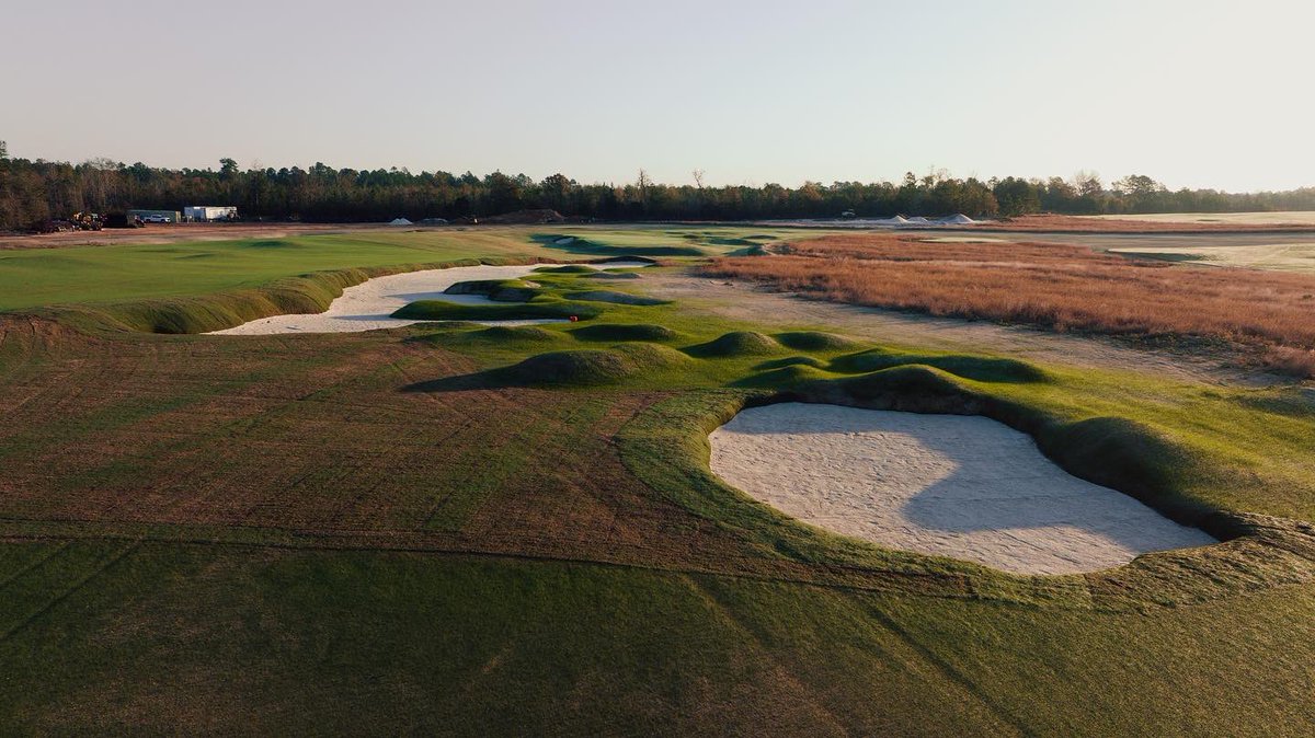 fried_egg_golf's tweet image. Dropped in @Old_Barnwell yesterday, nice to see @bschneider126 and @Dundee_Golf get a new project. They are bringing above ground funky features that will be unique in the area. This Aiken area club will have the 7 grassed holes open this winter and finish the remaining in ‘23
