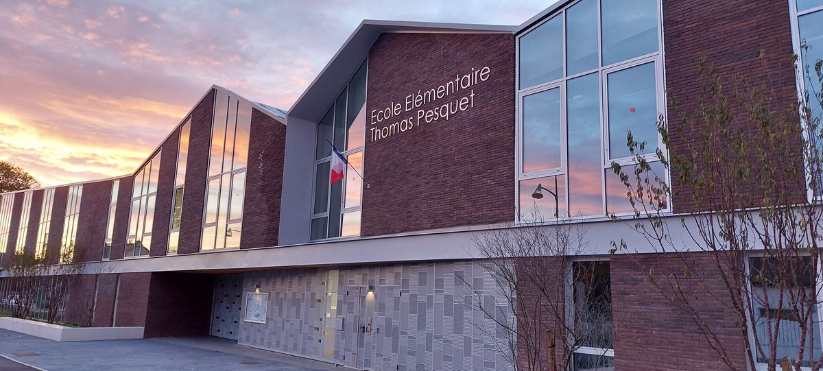 jonzyk's tweet image. Trop classe, peut-être quelques futurs @Thom_astro dans la famille 👨‍🚀🚀