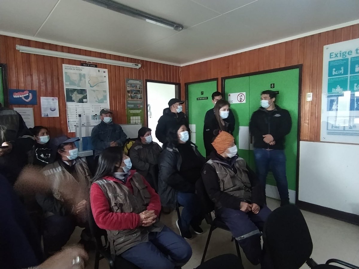 Finalizamos nuestra visita a Islas Huichas con una conversación con la comunidad para conocer la evaluación que realizan las vecinas y vecinos de las medidas implementadas, como por ejemplo el turno de urgencias de 24 horas #PuertoAguirre #CaletaAndrade #SeguimosAvanzando