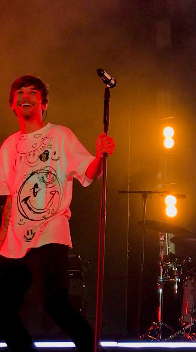 louisinpy's tweet photo. It’s times like these we’re so much happier...
Nights like THESE. We’ll remember ✧⁠◝✧
#SilverTongues it's OUT y Paraguay
es NÚMERO 1 EN ITUNES. 🇵🇾 
#LouisTomlinson https://t.co/7Uql14QD5O