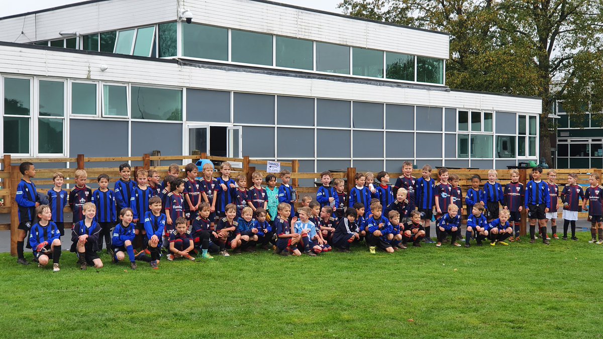 A great morning of U7 Football v <a href="/FarncombeYFC/">Farncombe Youth FC</a> - A little cold and damp but 60 Kids having FUN ⚽️