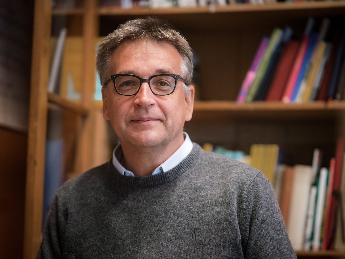 Neue #Podcast-Folge #NerdsMitAuftrag 🎧Bibliothekar, Geologe, Autor Thomas Hofmann erzählt, warum er für seine Stories gern in Forschungstagebüchern stöbert und warum er weder Smartphone noch Social-Media-Accounts besitzt 👂  science.apa.at/podcast/#21 #geologie @GeologischeBA